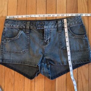 EUC lei Jean shorts size 13